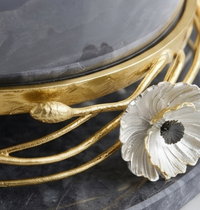 Assiette à gâteau ronde haut de gamme avec couvercle en verre, design floral, style glamour, pour servir des desserts lors de fêtes, dans les cuisines, les restaurants et les mariages - Product Image 2