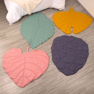 3D Leaves Shaped Dog Blanket Warm Soft Plush Pet Blanket & Throw for Household Dog Bed or Cat Bed - Product Image 5