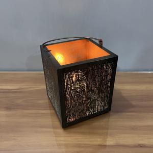 Farol de Hierro Cuadrado de Estilo Marroquí L540 de Diseño Artesanal, con Patrón Hueco Decorativo, para Velas, Ramadán, Eid, para Colgar en la Mesa del Hogar - Product Image 2