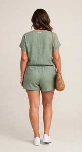ONETEN APPARELS ชุดเสื้อคอวีและกางเกงขาสั้นผ้าลินินสีเขียวสำหรับผู้หญิงพร้อมกระเป๋าชุดลำลองสำหรับฤดูร้อน - Product Image 3