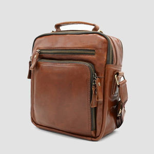 Pochette de voyage pour homme avec logo personnalisé, imperméable, fermeture éclair discrète, poignée de transport, pour maquillage et cosmétiques - Product Image 2