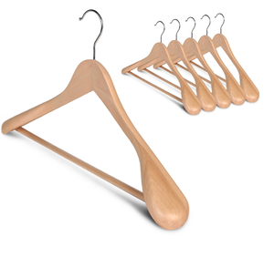 Percha de madera para ropa con gancho cromado, diseño minimalista para uso en armario, artículo duradero, moderno y elegante. - Product Image 4