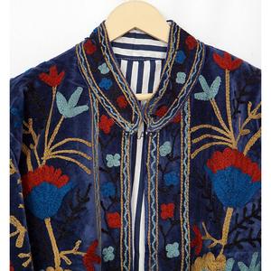 Veste d'hiver artisanale en velours Suzani, écologique, 100% coton, motif floral brodé, style bohème - Product Image 6