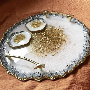 Plateau décoratif rectangulaire en résine, gravé, style bohème, motif floral, artisanat métallique pour table à manger ou utilisation comme vase - Product Image 1
