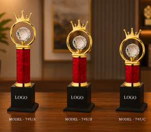 Elegante Trofeo Estrella con Elegancia Contemporánea, Portátil y Listo para Grabar - Product Image 1