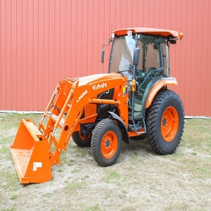 Tracteur Kubota 71 chevaux avec chargeur frontal, prix de gros, disponible en stock pour l'agriculture et le défrichement - Product Image 3