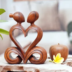 Sculpture en bois de Suar One Heart, thème cœur romantique marron moderne, accent décoratif artisanal pour étagères, tables, maison, bureau - Product Image 4