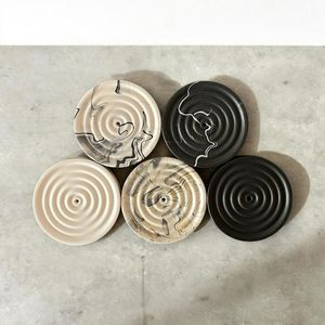 Service de vaisselle en céramique, 5 assiettes minimalistes marbrées, vaisselle réutilisable - Product Image 2