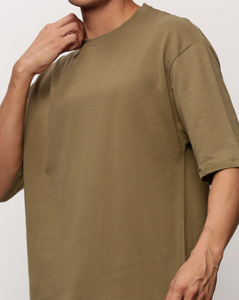 เสื้อยืดคอกลมสีเทาและเขียวแบบคัลเลอร์บล็อกกิ้งสำหรับผู้ชาย พร้อมกางเกงขาสั้น ชุดลำลองสำหรับฤดูร้อน ผ้าถัก ระบายอากาศได้ดี - Product Image 4