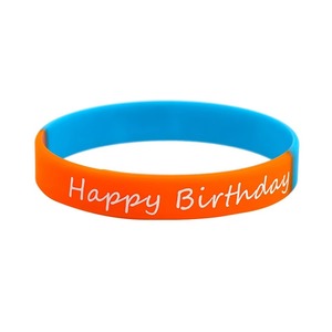 Pulsera de Plástico Delgada Personalizada con Logotipo Impreso y Grabado para Eventos Deportivos Escolares, Festivales y Promociones - Product Image 4