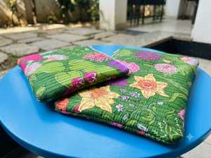 VEER HANDIRCRAFTS Trousse de toilette matelassée à motif floral avec fermeture éclair, poignée souple, en coton lavable, organiseur de voyage pour usage quotidien, taille moyenne/grande - Product Image 3