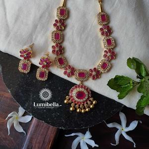 Floral AD Short Alloy Gold Plated Oxidized Polish Casual Necklace Set-Fashion Jewelry - Product Image 3