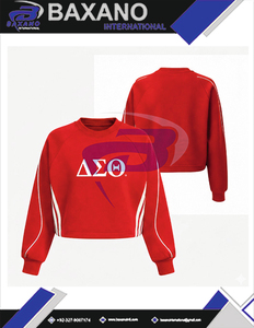 Delta |   Sigma |   Sweat-shirt court Theta Sorority Rouge et Hiver avec broderie blanche et design imprimé à passepoil – Vêtements universitaires DST - Product Image 6