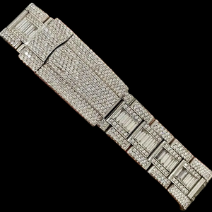 Reloj de Diseño Único en Color Azul Cielo con Esfera de Números Arábigos, Completamente Adornado con Diamantes Moissanite Baguette y Redondos, Movimiento de Cuarzo - Product Image 4