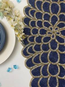 Chemin de table brodé à motif floral bleu marine et or, décoration de luxe pour la maison, lavable - Product Image 4