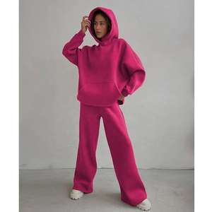 Ensemble deux pièces d'hiver pour femme de haute qualité : sweat à capuche oversize et pantalon de survêtement large à boutons, en polaire personnalisée avec motif délavé - Product Image 3