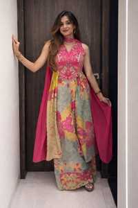 Conjunto de Vestido Anarkali Étnico para Mujer, Top Halter Bordado, Dupatta Estampada, Traje para Festivales y Eventos - Product Image 1