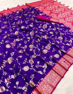 Sari en soie Banarasi élégant avec un design de pallu contrastant - Product Image 2