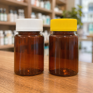 Flacon pharmaceutique en plastique PET rond ambré de 150 ml avec bouchon à vis côtelé pour capsules et comprimés, fabriqué au Vietnam - Product Image 5