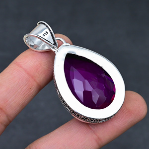 Venta al por mayor de colgantes de plata de ley con amatista púrpura facetada en forma de pera, creados en laboratorio, para mujeres. - Product Image 1