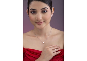 Colgante de Diamante Cultivado en Laboratorio de Lujo al por Mayor, Corte Princesa de 1.52ct, Color D, para Regalo de Compromiso para Mujer, Oro Amarillo de 18K, IGI para Minoristas - Product Image 3