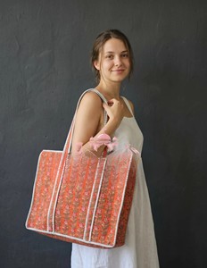 Sac fourre-tout en coton matelassé orange, imprimé floral bohème Jaipuri, fait main, vibrant, avec cordon de serrage et double compartiment polyvalent - Product Image 1