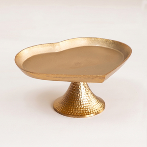 Support à gâteau élégant en métal doré en forme de cœur, design martelé, base sur piédestal, parfait pour la décoration de mariages et de fêtes de luxe - Product Image 2