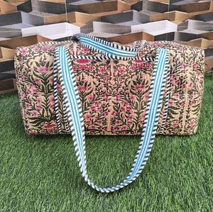 Bolsa de Viaje Acolchada de Algodón Hecha a Mano, Estilo Bohemio, con Cierre de Cremallera, Bolsa de Lona Grande para Viajes Cortos, con Origen en Rajasthan - Product Image 2