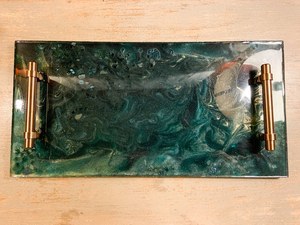 Grand plateau en résine vert émeraude, décoration de table verte, art en résine verte, plateau de table élégant et luxueux, plateau de charcuterie aux tons de bijoux - Product Image 6
