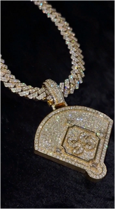 Colgante Personalizado de Hip Hop con Diseño de Escudo de Letras Iced Out y Moissanita Redonda, Joyería Bling - Product Image 3