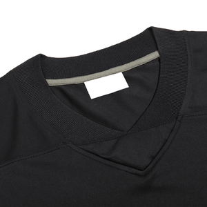 เสื้อเจอร์ซีย์อเมริกันฟุตบอลสีดำสำหรับผู้ชาย ผลิตจากโพลีเอสเตอร์ พิมพ์ลายด้วยความร้อน แขนสั้น คอวี ระบายเหงื่อได้ดี ปลายแขนสีส้ม สำหรับเล่นกีฬา - Product Image 3