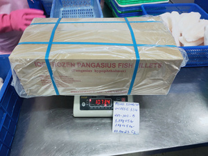 VH Food Pangasius IQF Congelé du Vietnam, en morceaux, tailles personnalisées, qualité supérieure, faible teneur en glucides, avec glaçage personnalisé, emballage en carton de 10 kg, avec peau - Product Image 5