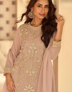 Traje Georgette de Talla Única con Bordado y Adornos de Cuentas para la Colección India y Pakistaní - Product Image 3