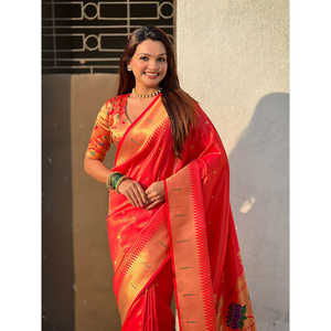 Sari en tissu de soie rouge Elite Weaves Paithani Zari tissé pour les occasions de fête et d'hiver - Product Image 5