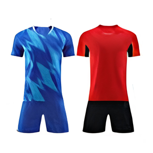 Maillot de football personnalisé à impression numérique 100 % polyester col en V manches courtes sport vente en gros fournisseur OEM fabricant - Product Image 5