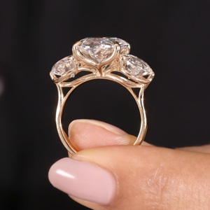 Anillo de oro amarillo macizo de 18 quilates para mujer, 12 quilates (2-8-2), certificado IGI, con tres piedras ovaladas (pasado-presente-futuro), corte ovalado y engaste de garras. - Product Image 5