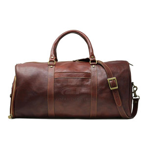 Sac de sport multifonction idéal pour les voyages, les activités de plein air et le transport quotidien, avec une construction en tissu résistant - Product Image 3