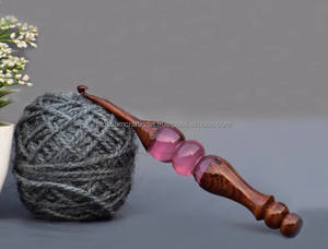 Ganchillo de Madera y Resina Epoxi Hecho a Mano de Primera Calidad para Amantes del Tejido, Acabado Suave, Mango Ergonómico y Agarre Cómodo - Product Image 2