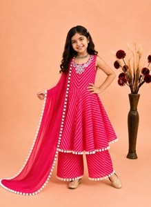 Ensemble Anarkali imprimé numérique pour fille avec dupatta, idéal pour les tenues traditionnelles indiennes et pakistanaises, coupe ample - Product Image 2