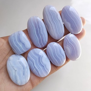 พลอยบลูลูกไม้ธรรมชาติเกรดพรีเมียม ทรงคาโบชอง คริสตัลควอตซ์หายาก สำหรับบำบัดรักษาและทำเครื่องประดับ - Product Image 4
