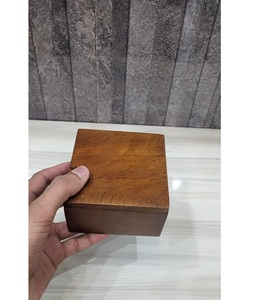 ANAM OVERSEAS Boîte à bijoux artisanale en bois de manguier, forme carrée, finition noyer, couvercle à fermeture magnétique, capacité 301-400 ml, classique - Product Image 1