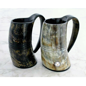 Taza artesanal de cuerno natural hecha con cuerno auténtico de origen ético, perfecta para amantes de la cerveza y la cerveza de estilo rústico. - Product Image 2