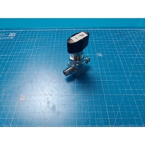 Válvula de Diafragma de Ultra Alta Pureza FUJIKIN 316L UP 021329, Usada como Pieza de Repuesto para Equipos de Semiconductores Legacy - Product Image 4