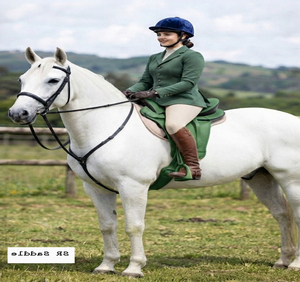 Selle de dressage anglaise verte en plastique, arbre en PP synthétique, couleur verte, légère, durable, confortable et bien ajustée - Product Image 3
