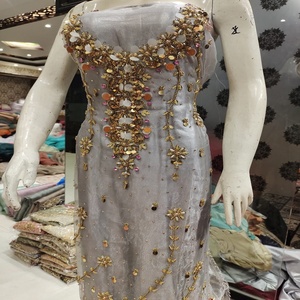 Robes en organza de soie brodées à la main avec des travaux de tilla, gota et dabka - Style traditionnel arabe modeste pour musulmanes - Couleur personnalisée AF - Product Image 5