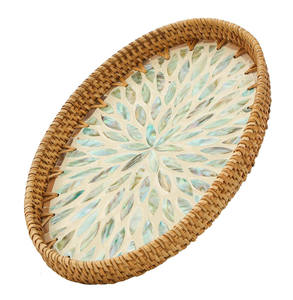 Plateau en nacre et rotin de qualité supérieure, sur mesure, design rond dernier cri, pour servir le café, le thé et le rangement. - Product Image 3