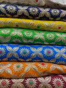 Tissu jacquard brodé léger Zari, 44 pouces, 115 GSM, pour vêtements de mariée, textiles de maison, vêtements ethniques et mode - Product Image 4