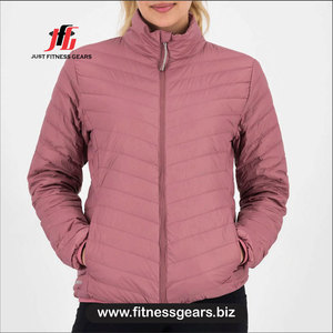 Chaqueta acolchada de invierno, chaqueta con cuello alto acolchado, chaqueta de poliéster de color sólido para invierno - Product Image 3