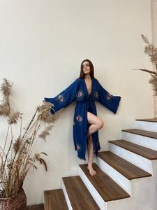 Couleur bleue Suzani robe brodée à la main robe élégante pour femmes et filles - Product Image 3