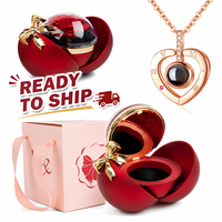 Boîte à bijoux en rose éternelle en gros, fleur naturelle préservée dans une sphère rouge avec dôme en acrylique pour la Saint-Valentin et les anniversaires